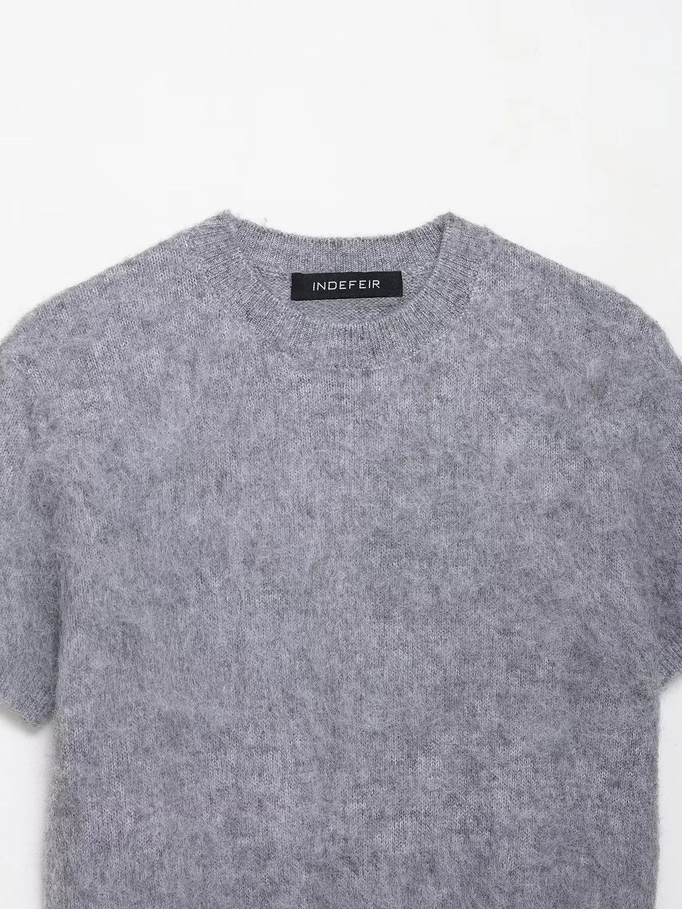 Women's new short-sleeved sweater sweater high-quality wool blend simple classic style to create a light luxury daily outfit